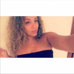 Meet your Posher, Alexis